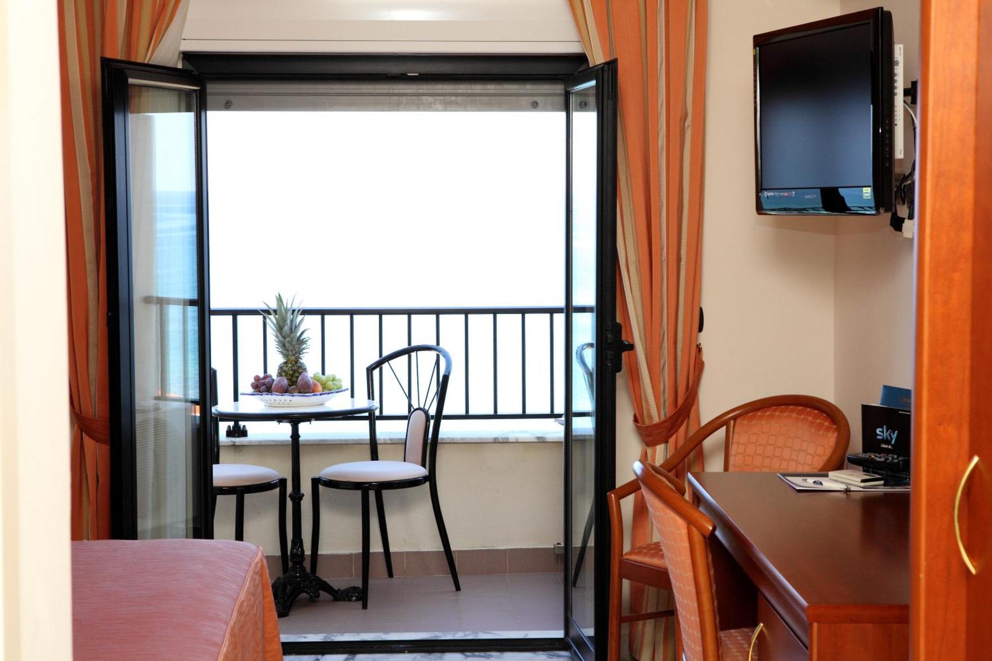 Hotel Za Maria Santo Stefano di Camastra Oda fotoğraf