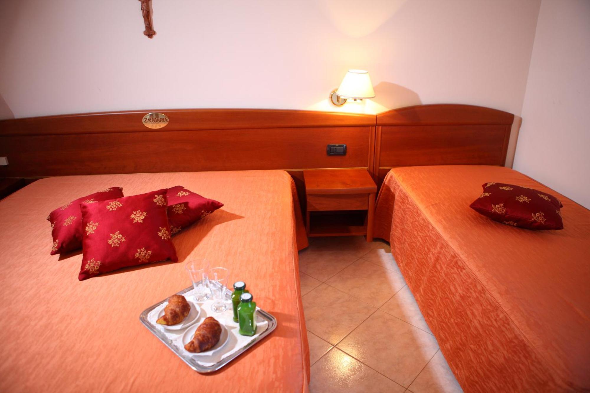 Hotel Za Maria Santo Stefano di Camastra Oda fotoğraf